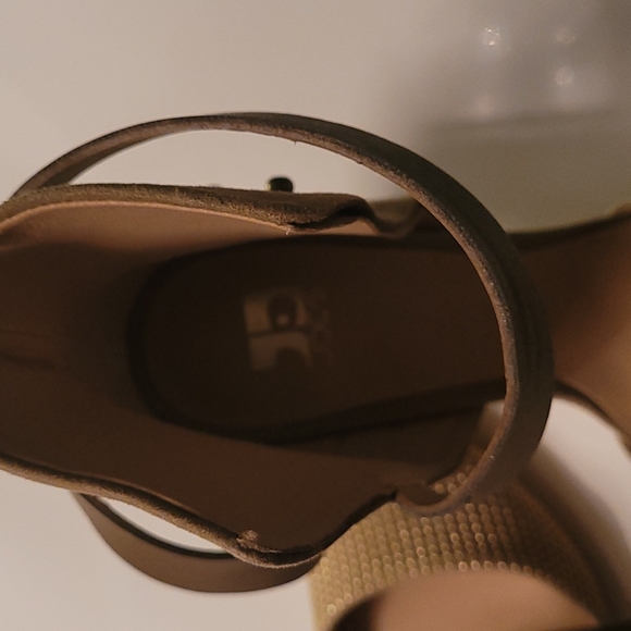 Brand new JOE'S Jeans Pumps - Picture 2 of 4